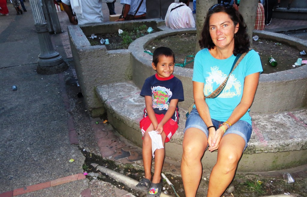 Sandrita in Kolumbien mit einem kleinen Jungen