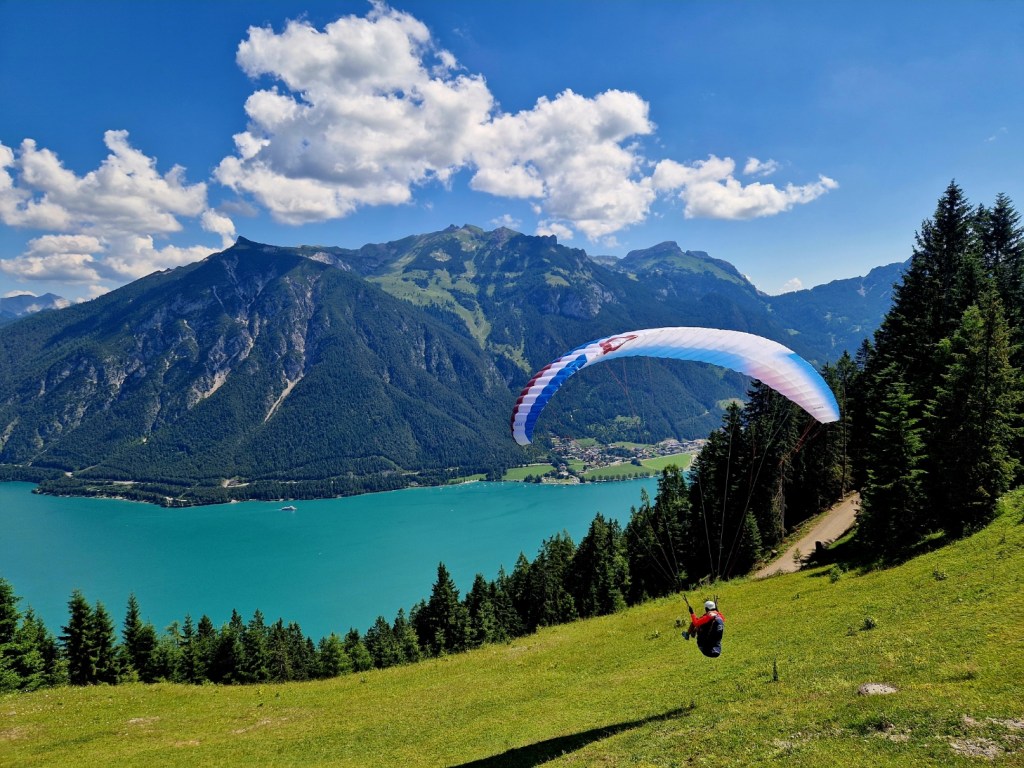Gleitschirmflieger am Karwendel