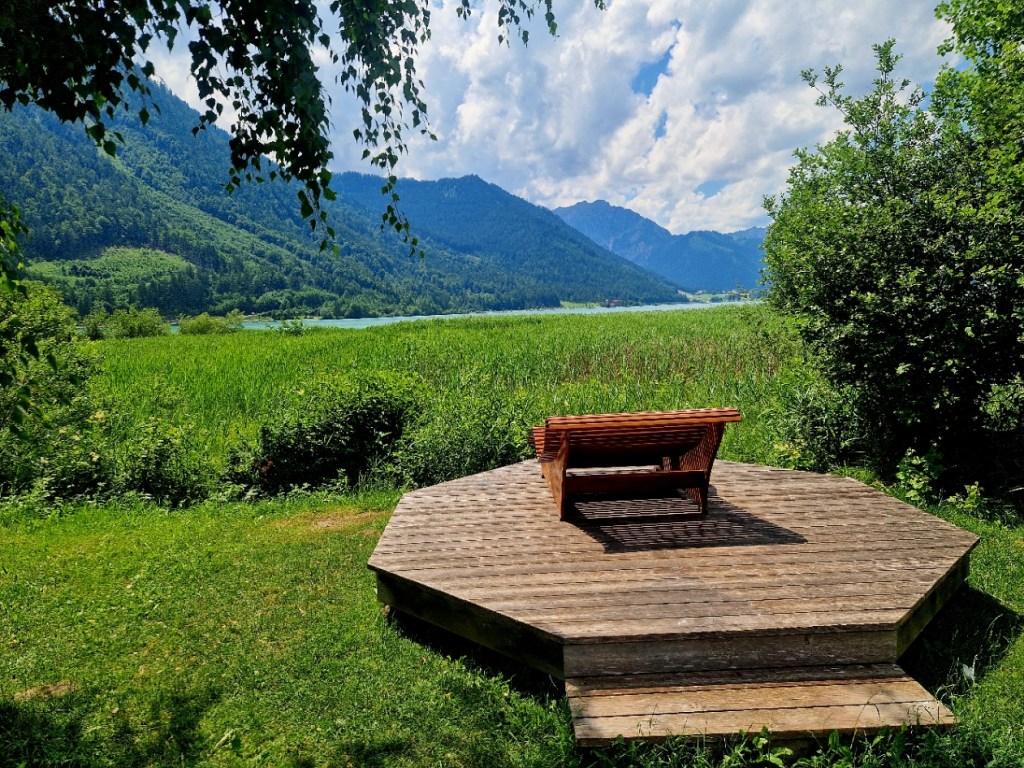 Liegestuhl am See in Maurach