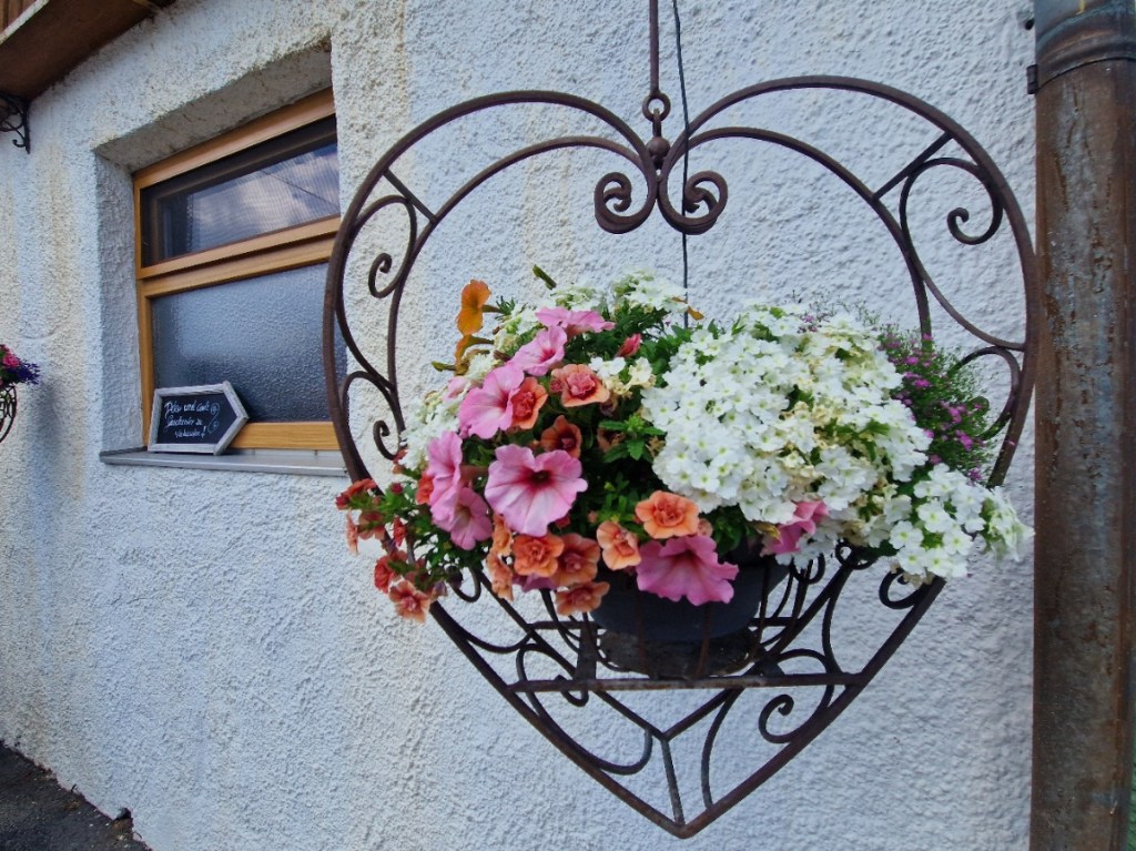 Blumen Dekoration in Maurach